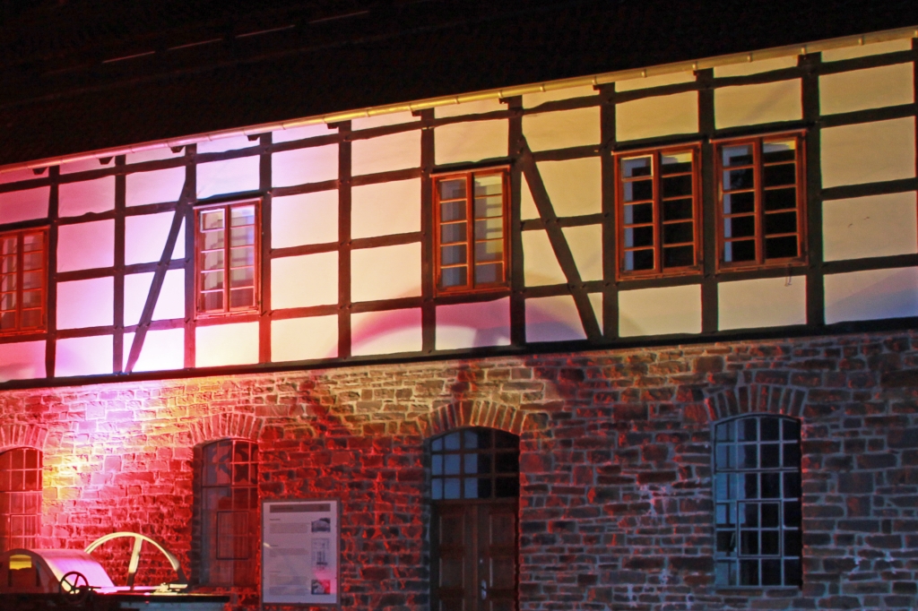 Die Fenster der Papiermühle.JPG
